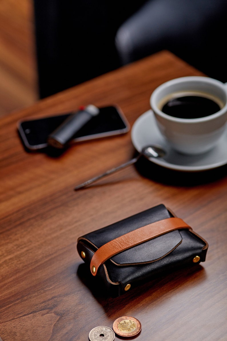 Cartera Horween negra personalizada / Estuche/bolsa pequeña de cuero Chromexcel, billetera de bolsillo frontal, monedero/billetera de cuero sin costuras, Era imagen 1