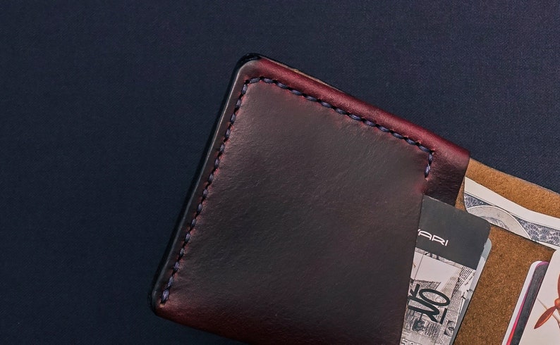Cartera de piel Horween en Chromexcel burdeos / Billetera plegable para hombre, regalo para él / Cartera minimalista elaborada a partir de una sola pieza de piel Arpa imagen 7