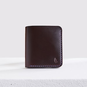 バーガンディ色の Horween Chromexcel レザー二つ折り財布、男性へのパーソナライズ可能なギフト / 4 つのカードスロット、隠しポケット付きのハンドメイド財布、シカゴ