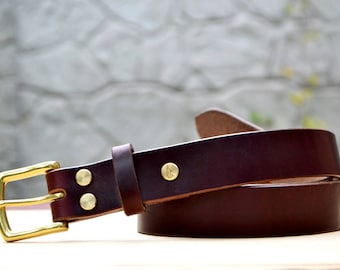 Cinturón de cuero Horween Chromexcel burdeos de 1,25" de ancho / Cinturón de vestir de color rojo oscuro / Cinturón casual para mujeres o hombres