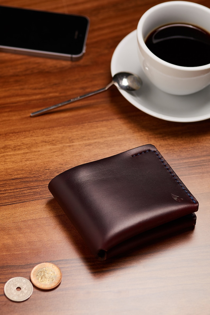 Cartera de piel Horween en Chromexcel burdeos / Billetera plegable para hombre, regalo para él / Cartera minimalista elaborada a partir de una sola pieza de piel Arpa imagen 1