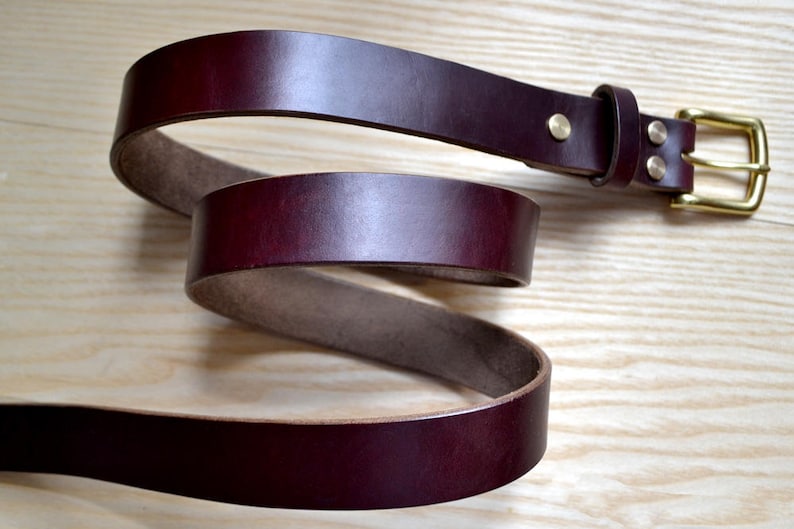 Ceinture en cuir bordeaux Horween Chromexcel de 1,25 po. de largeur Ceinture habillée de couleur rouge foncé Ceinture décontractée pour femme ou homme image 2