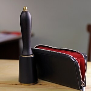 Cartera larga con cremallera negra con interior de cuero rojo / Cosida a mano / cartera elegante y espaciosa para tarjetas, efectivo, teléfono, monedas, papeles imagen 7