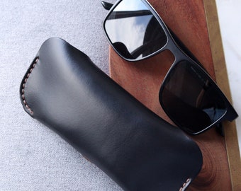 Horween Leather Glasses Case made from Black Chromexcel leather / Eyewear Sleeve / Slim simple Sunglasses Cover