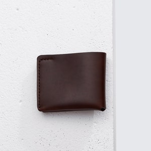 Cartera Horween en piel Chromexcel Marrón / Bifold fabricada en una sola pieza de piel / para hasta 16 tarjetas y efectivo / hecha a mano Arpa imagen 6