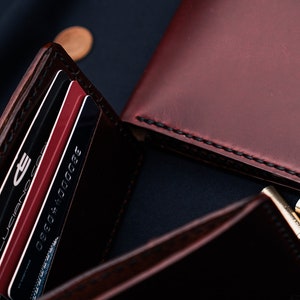 Cartera de cuero para hombre Horween Chromexcel burdeos, con o sin cierre a presión / Monedero delgado con bolsillo para tarjetas y monedas / Bifold monogramado, Archer imagen 4