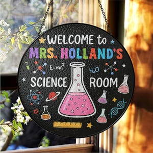 Gepersonaliseerde wetenschap gebrandschilderd glas Suncatcher klasraam hangend met molecuul, beker en planeet, laboratoriumdecor voor leraar, elementair