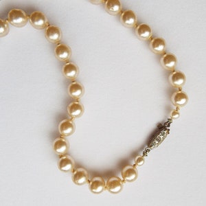 Vintage 1950s Champagne Hue Hand Tied Faux Glass Pearl Rhinestone Clasp ...