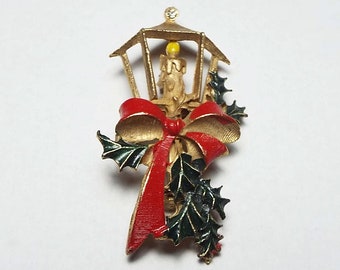 Roma Signed 1963 Brushed Gold Tone Red Green Holiday Candle Street Lamp Lantern Brooch