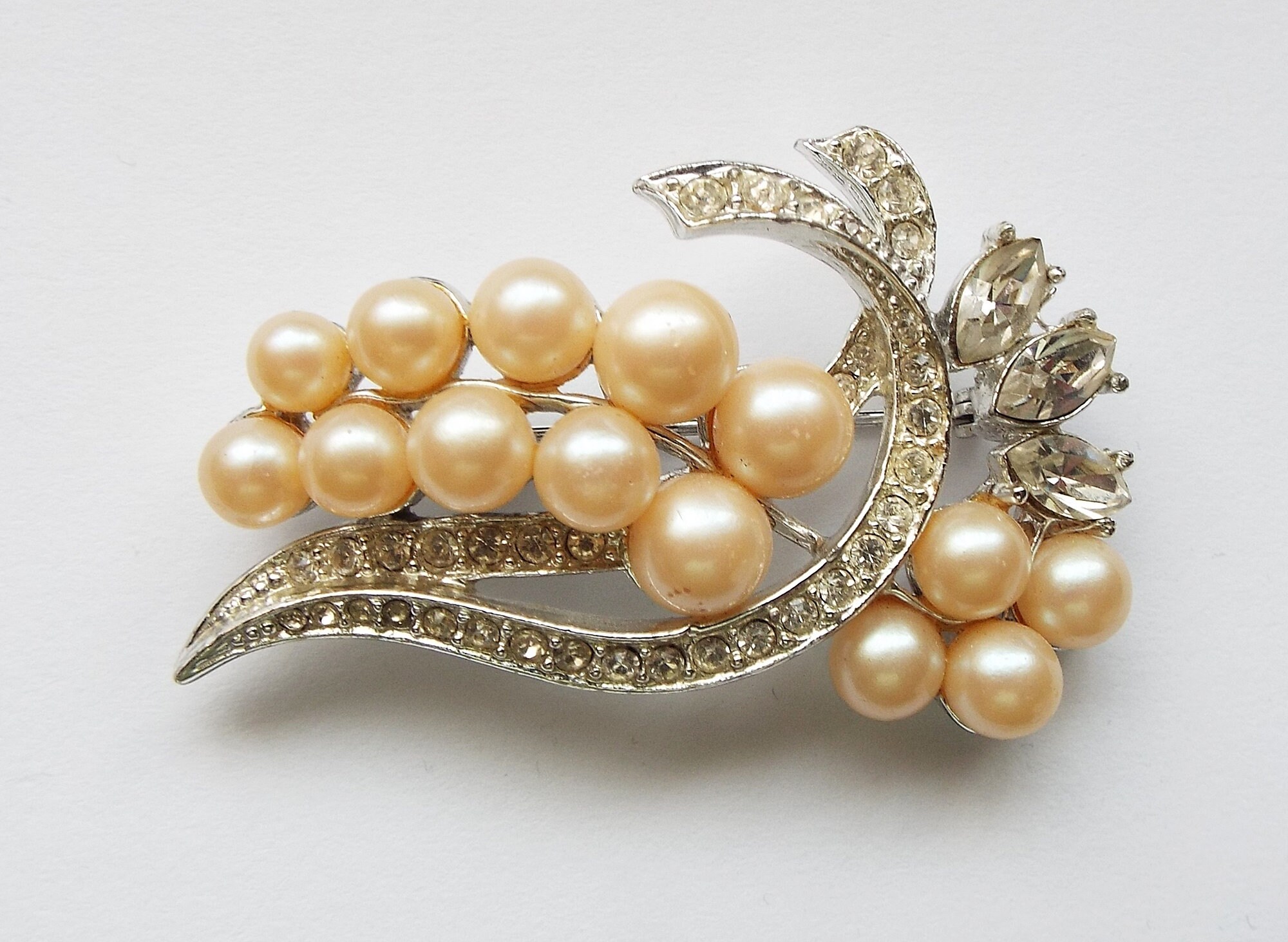 Vintage 1950s Weiss Silver Tone Faux Pearl and Rhinestone Brooch 