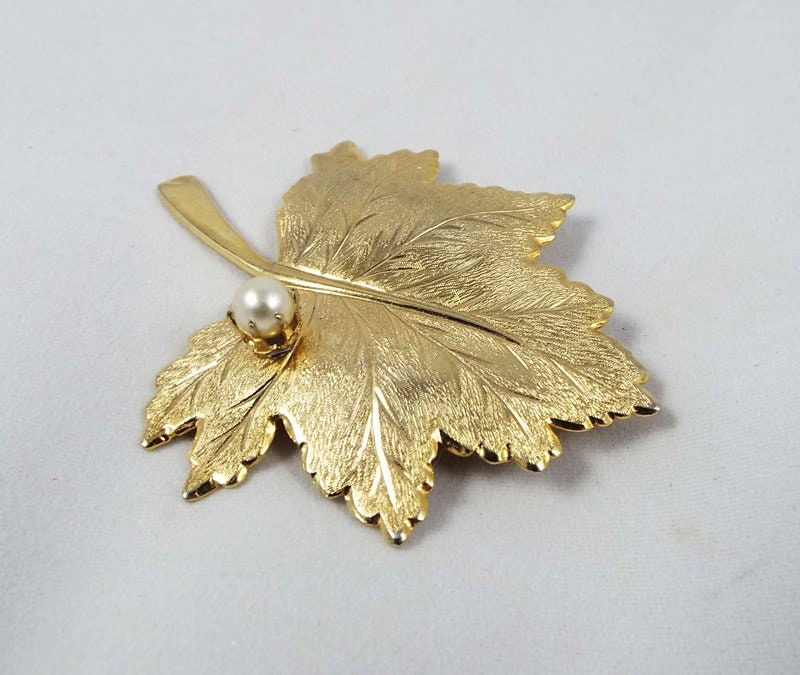 Sarah Coventry 1960s Gold Tone Autumn Maple Leaf Prong Set Faux White ...
