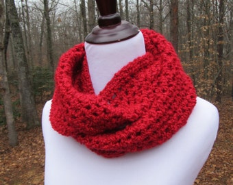 CROCHET INFINITY SCARF / Red / Winter