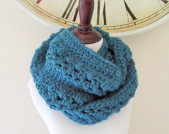 CROCHET INFINITY SCARF / Blue / Winter