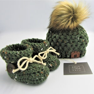 Crochet Baby FUR POM HAT / Booties / Leather Tag / Infant / Newborn Gift Set / in Green