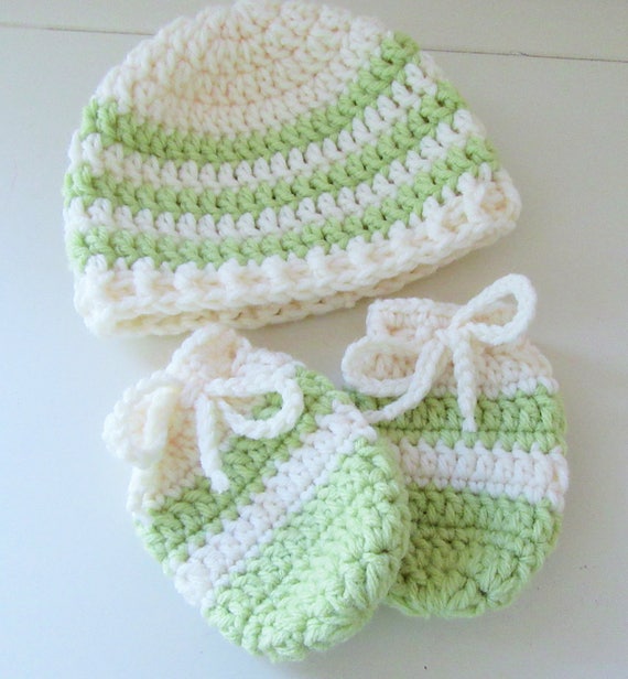 crochet baby mittens