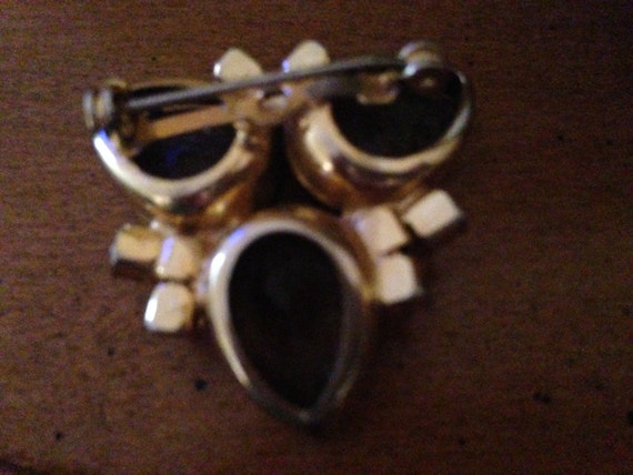 Triangular shaped brooch with 3 large teardrop to… - image 3