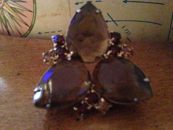 Triangular shaped brooch with 3 large teardrop to… - image 2