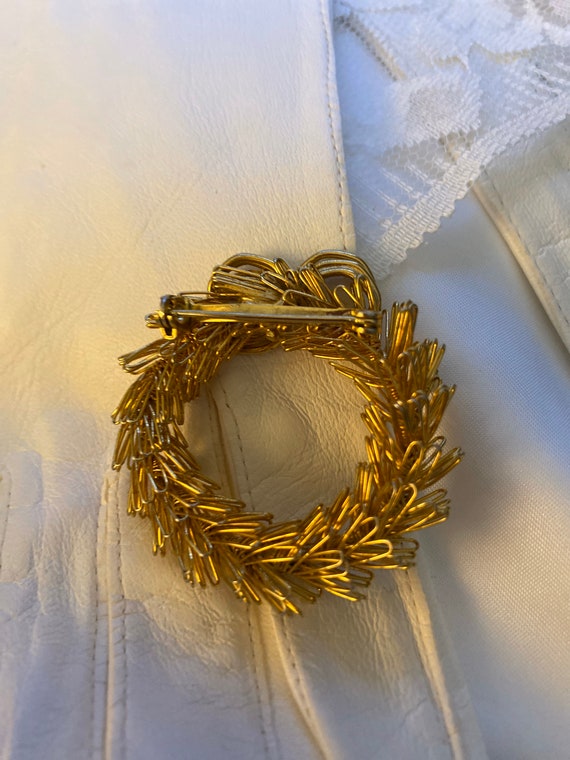 Beautiful Vintage Goldtone Christmas WIRE Wreath … - image 4