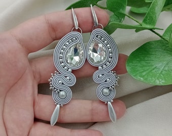 Boucles d'oreilles longues en argent, boucles d'oreilles longues en gris, boucles d'oreilles longues en cristal, boucles d'oreilles longues