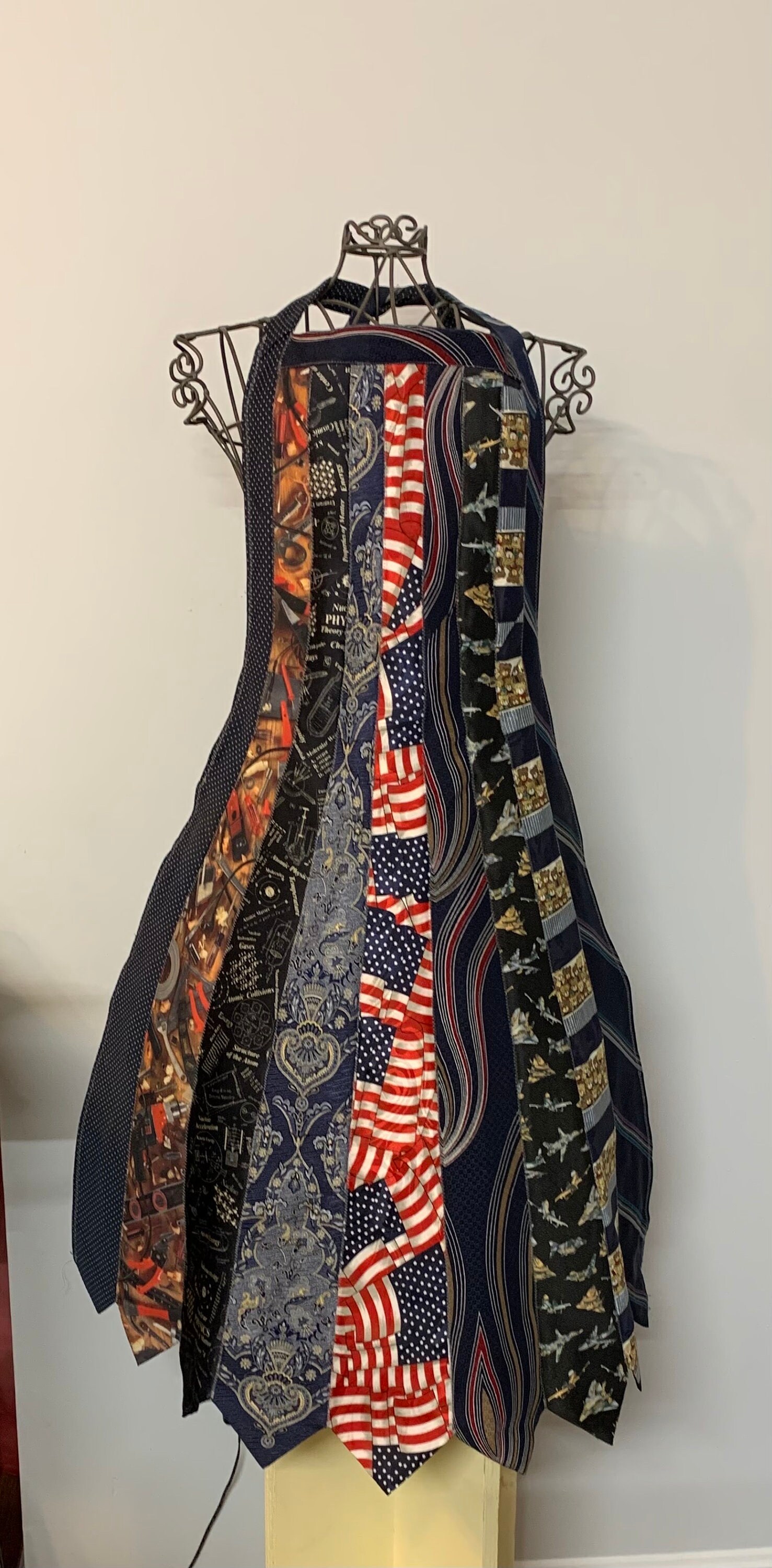 necktie apron