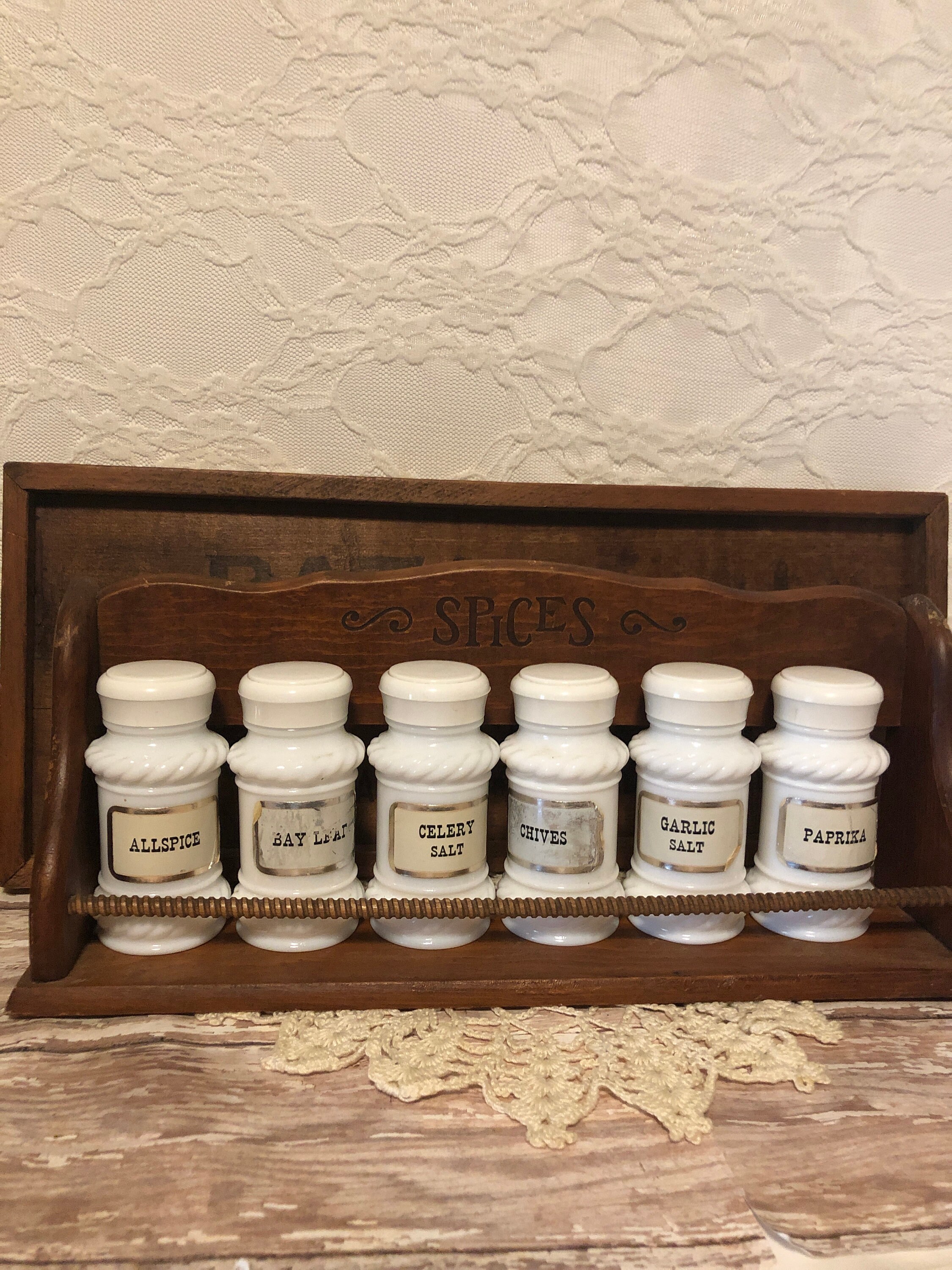 SWOMMOLY 25 Glass Spice Jars with 713 Spice Labels, Chalk Marker and Funnel Complete Set. 25 Square Glass Jars 4oz, Airtight Cap