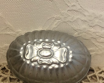 Vintage Set of 6 Aluminum  Molds, Aluminum Molds