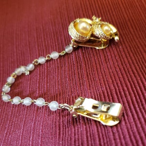 Vintage Unsigned Faux Pearl and Rhinestone Gold Colored Fob With Opaque ...