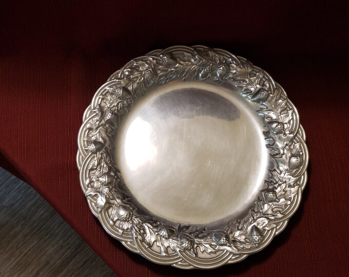 Vintage the Wilton Company Armetale Round Silver Color Metal Serving