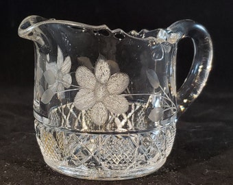 Vintage Unsigned Etched Glass Daisy Creamer, Early American Pressed Glass, Scalloped Edge, Smooth Handle, Diamond Pattern, #vintagekitchen