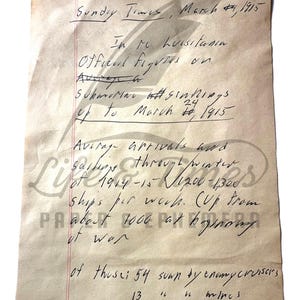 Op de afbeelding: Een handgeschreven document op verouderd papier, met zwarte inkt. Het bevat de datum "1915" en verwijzingen naar "Sunday Times" en "Lusitania". De tekst lijkt historische gegevens te bevatten.