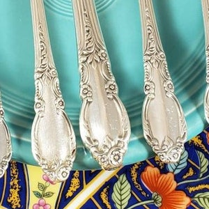 1952 ENCHANTMENT aka LONDON TOWN Service for 4, Five piece place settings, Vintage Oneida Ltd silverplate flatware, Antique silverware set