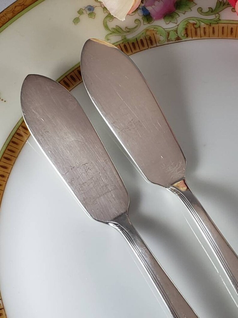 2 Butter Spreaders Vintage silverware Butter Knives Vintage Holmes and Edwards silverplate flatware 1940 YOUTH 1940s silver plate