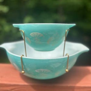Vintage Pyrex Reproduction Bracket - For Cinderella Bowls - 441 & 444