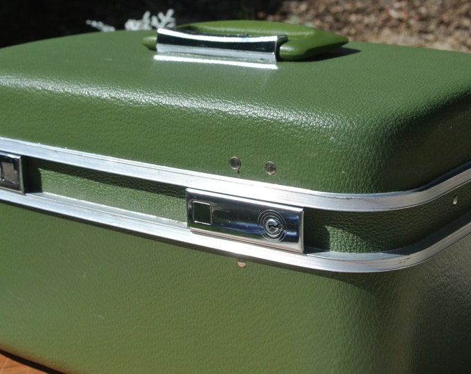 Vintage Green Train Case Retro Makeup Case Green Hard Shell Etsy
