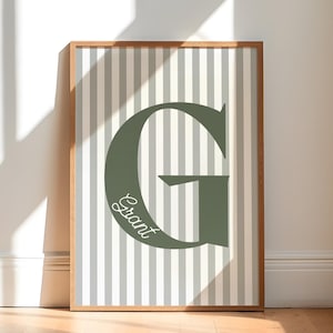 Arte de pared imprimible con nombre e inicial personalizado para la decoración de la habitación de un bebé, regalo para baby shower de una niña: elegante impresión digital para descargar