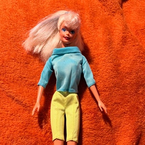 VINTAGE! 1993 Blonde Barbie Doll