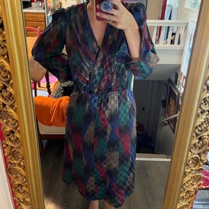 ¡VINTAGE! Vestido midi de manga larga con cuadros sedosos