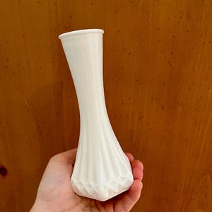 VINTAGE! Hoosier Milk Glass Bud Vase