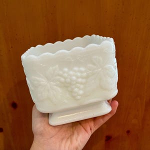 VINTAGE! Anchor Hocking Harvest Grape Design Milk Glass Pedestal Planter/ Jar