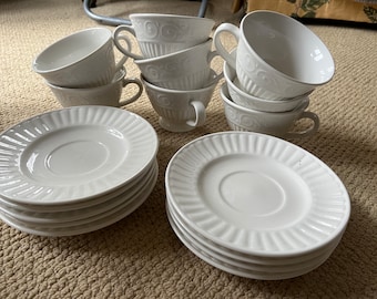 VINTAGE ! 8 tasses à thé et sous-assiettes Gibson en porcelaine blanche