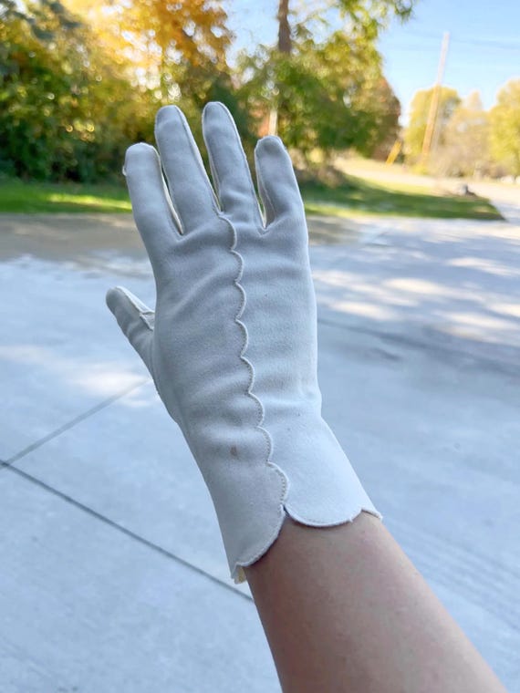 VINTAGE! White Cotton Scalloped Gloves - Etsy Israel VINTAGE! White Cotton Scalloped Gloves - Etsy Israel