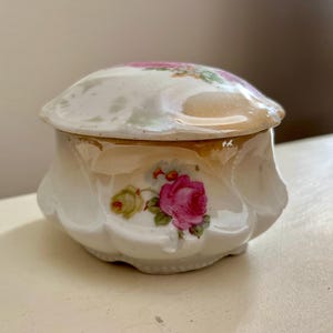 VINTAGE! Porcelain Floral Jewelry/ Trinket Dish w/ Lid