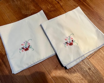 VINTAGE! 2 Handmade Embroidered Butterfly and Flower Dinner Napkins