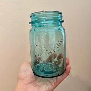 VINTAGE! Aqua Clear Glass Perfect Mason Ball Jar