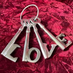 VINTAGE! Aluminum Love Keys Decor