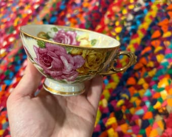 ¡VINTAGE! Delicada taza de té de porcelana lustre con flores pintadas a mano