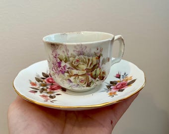 ¡VINTAGE! Delicada taza de té y platillo de porcelana con diseño floral