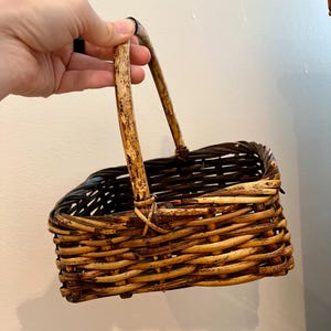 VINTAGE! Handwoven Small Napkin Basket Made in Philippines