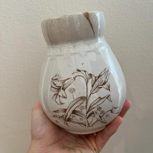 VINTAGE! Porcelain Winona Transferware Lilies Flower Vase