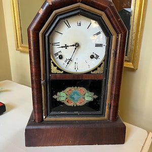 VINTAGE! New Haven Clock Co. Cottage Mantel Shelf Clock- NEEDS WORK!